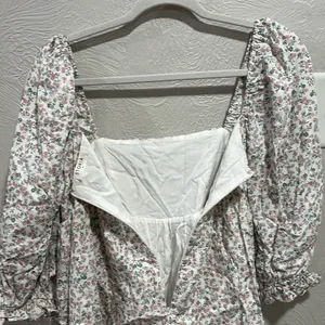 Storia Floral Print Babydoll Blouse Puff Sleeves Square Neckline Size Medium thumbnail 7