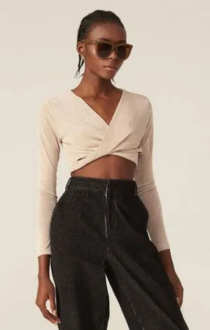 Boutique Long Sleeve Twist Front Top thumbnail 1