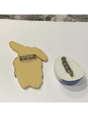 Lot Of 2 Costume Jewelry Brooches Pins Hand Painted Wood Easter Bunnies / Egg thumbnail 4