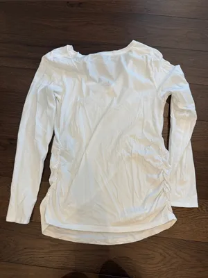 Isabelle by Ingrid & Isabel White Long Sleeve Maternity V-Neck Medium - C11-253 thumbnail 5