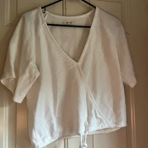 Madewell top size medium. GUC. thumbnail 1