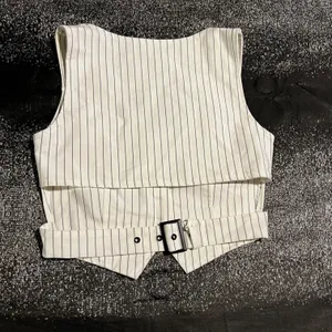 Womens small cropped vest White thumbnail 2