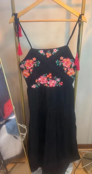 NWT Size M Black Floral Embroidered Maxi Dress 1.0 thumbnail 1