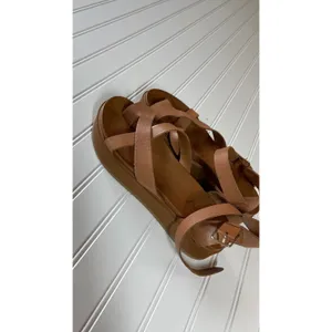 Inuovo Brown Leather Platform Sandals Strappy Flatform Toe Loop Womens 40 thumbnail 3