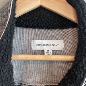 Something Navy teddy denim puff sleeve bomber jacket thumbnail 5