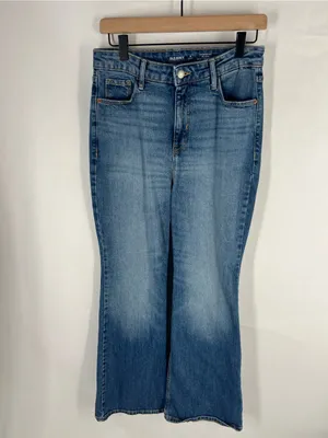 Old Navy Higher High-Rise Flare Jeans 6 Petite Medium Wash Clover thumbnail 2