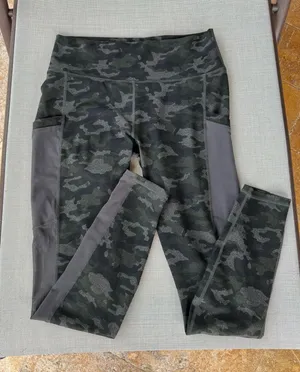 Camo Fabletics Leggings thumbnail 1