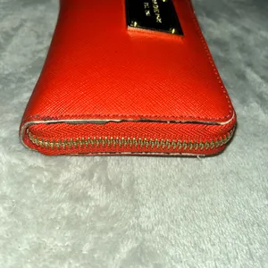 Michael Kors Vibrant Red/ Orange Wallet
GUC thumbnail 8
