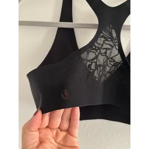 Lululemon Sports Bra Womens 6 Black Floral V-Neck Gym Sporty Active‎ Training thumbnail 3