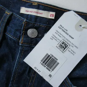 NWT Levi's Wellthread Ribcage Straight Ankle Super High Rise Crop Jeans 25 thumbnail 6