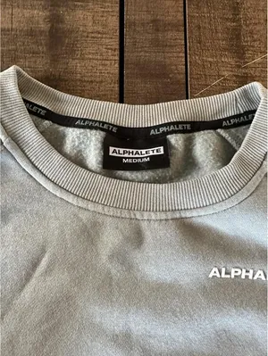 Alphalete Women's Cropped Sweatshirt - Medium thumbnail 3