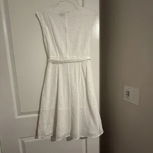 Theory Dress Afala White Eyelet Embroidered Cotton Size 4 Belted A-Line MIDI thumbnail 3