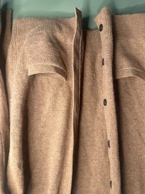 Uniqlo 100% Wool Cardigan Sweater Women's Medium Beige Button Front Pockets thumbnail 3