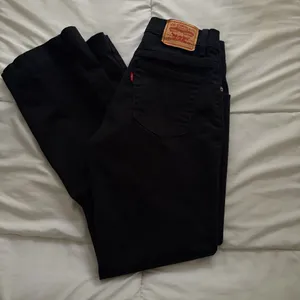 Levi’s black relaxed bootcut 550 jeans thumbnail 7