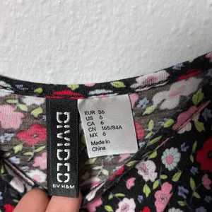 Divided by H&M Women Floral Black Top Spaghetti‎ strap size 6 thumbnail 3