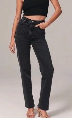 Abercrombie & Fitch Curve Love The 90s Straight Ultra High Rise Jeans in Black thumbnail 1