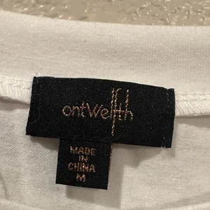 NWOT Ontwelfth Pink pretty perfume bottles white sparkle tee Sz M thumbnail 3
