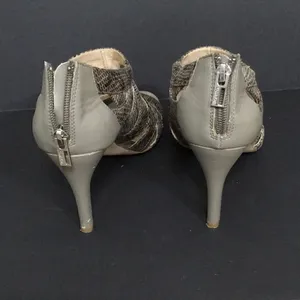 Calvin Klein Gray Python embossed heels thumbnail 4