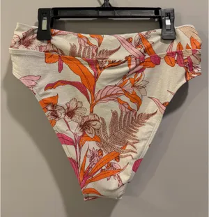 Cupshe Coral Flower Bikini Top and V-Waist Bottom Swimsuit Set Silver Multi thumbnail 12