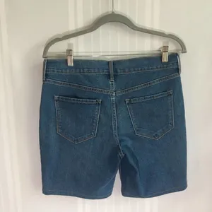 Old Navy Bermuda Jean Shorts Distressed Size 6 Blue Denim w/ Pockets Cotton thumbnail 8