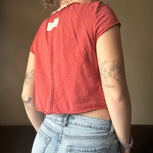 SheIn Star Patch Cropped Baby Tee Size M thumbnail 4