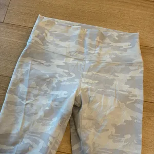 Lululemon Wunder Under High Rise Tight 25” Luxtreme Incognito Camo Size 12 thumbnail 3