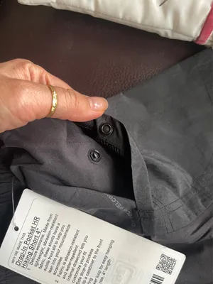 Lululemon Drop-In Pocket High-Rise Hiking Short 4" Black size 6 thumbnail 6