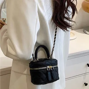 Elegant Black Quilted Handbag thumbnail 4