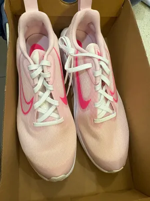 NWT Nike Womens Air Zoom Arcadia 2 GS 'Pink Foam Hyper Pink' sneakers. Size 8.5 (youth size 7) thumbnail 2