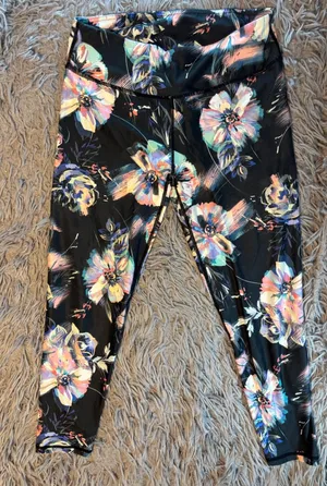 Fabletics Floral High Rise Cropped Leggings Black Multi CS1826107-2439 Small thumbnail 1