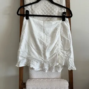 NWT Sadie & Sage White Textured Bonita Mini Skirt thumbnail 3