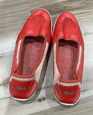 Teva Coral HydroLife Round Toe Flats Women’s 7.5 thumbnail 1