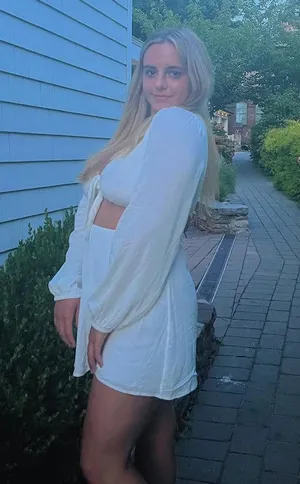 White dress Size M thumbnail 2