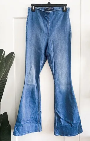 Hollister // ultra high rise bell bottoms thumbnail 1