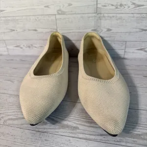 Vivaia Ballet Flats Sz 41 EU 9.5 US Beige Neutral Minimalist Shoes Pointed Toe thumbnail 2