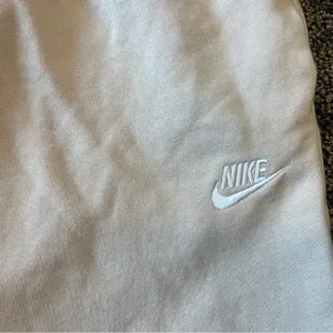 Nike Sportswear Club Fleece Joggers - Sanddrift thumbnail 6