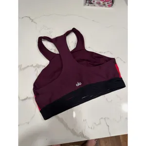 ALO YOGA Endear Sports Bra Colorblock size M‎ Athleisure Gym Workout EUC thumbnail 2