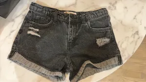 Levi’s girlfriend shorty shorts 14 reg black thumbnail 3