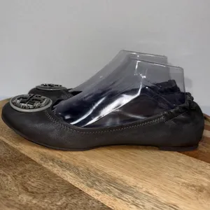 Tory Burch Grey Leather Scrunch Ballet Flats Size 8.5 Medallion Logo thumbnail 4