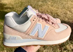 NEW! Balance 574‎ Pink Size 5 Sneakers new without box thumbnail 1