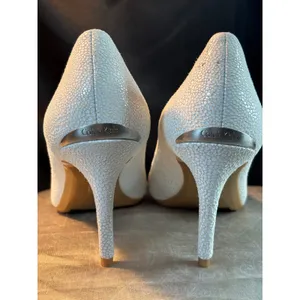 Calvin Klein White Textured Pointed Toe Stiletto Pumps Heels Silver Logo Accent thumbnail 4