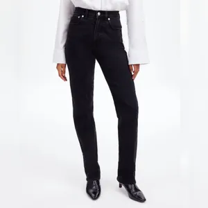 Madewell The 90’s Straight Jean thumbnail 6