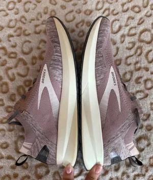Brooks Women's Levitate 4 Pink/ Gray Running Shoes Size: 10.5B thumbnail 5