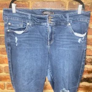 Torrid Medium Wash Blue Distressed Denim Stretch Jegging Jeans Women's Size 22 thumbnail 2