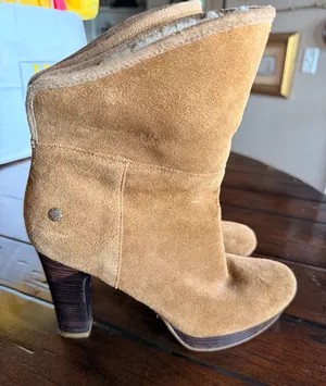 Ugg healed Shearling Boots thumbnail 1