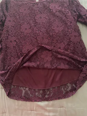 Floral Lace Bell-Sleeve Blouse in Maroon thumbnail 4