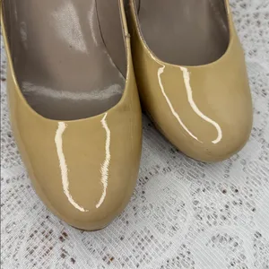Franco Sarto patent leather cream tan slip on heels thumbnail 2
