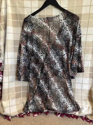 Willow root snake skin print Tie-Front 3/4 Sleeve Blouse size m thumbnail 2