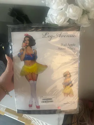 Snow white costume thumbnail 3