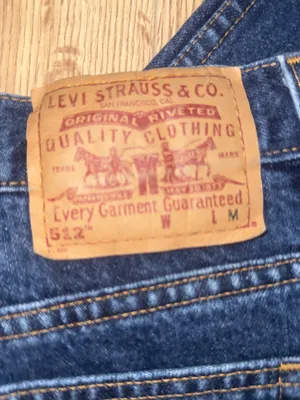 Vintage Levi's 512 Slim Fit Tapered Leg Jeans in‎ Dark Indigo Wash thumbnail 3
